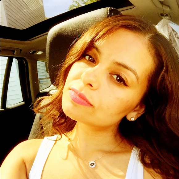 Meet your Posher, Jessica - Picture 2 of 3